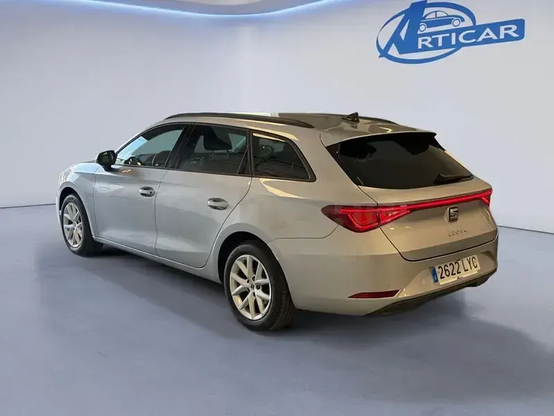 Usado Seat Leon Style 115 CV (84 kW) 2022 Gris / plata Familiar