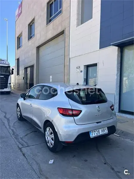 Usado Renault Clio IV Business 90 CV (66 kW) 2013 Gris / plata Berlina