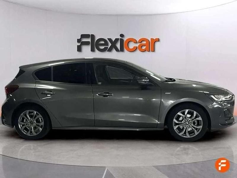 Usado Ford Focus ST-Line 125 HP (91 kW) 2023 Cinzento Sedan