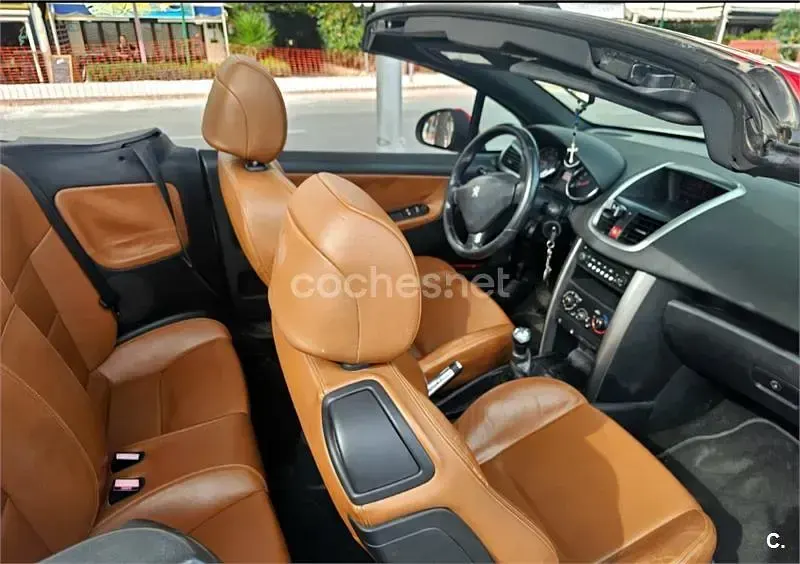 Usado Peugeot 207 CC 120 CV (88 kW) 2012 Blanco Descapotable