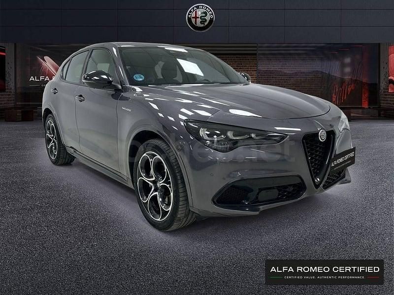 Usado Alfa Romeo Stelvio Veloce 210 CV (154 kW) 2023 Gris / plata SUV