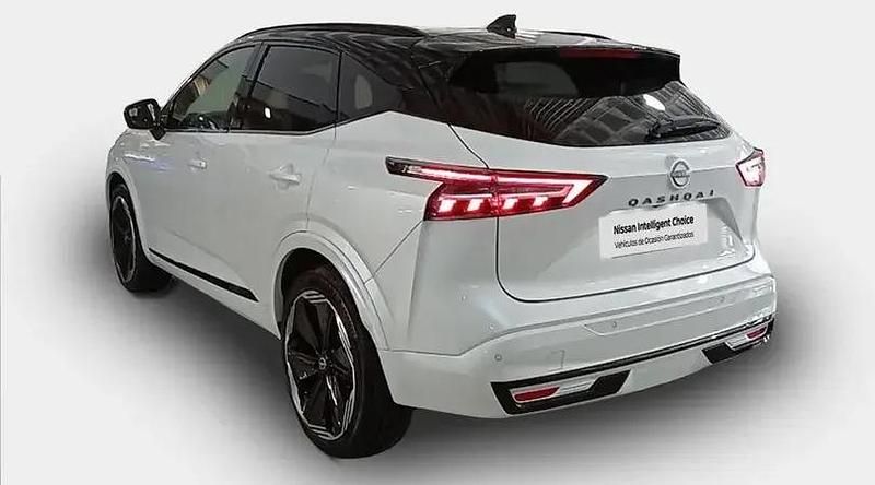 Usado Nissan Qashqai 140 CV (102 kW) 2025 Lunar white con techo midnight SUV