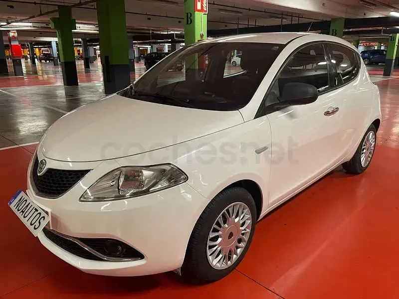 Usado Lancia Ypsilon 69 CV (50 kW) 2016 Blanco Utilitario