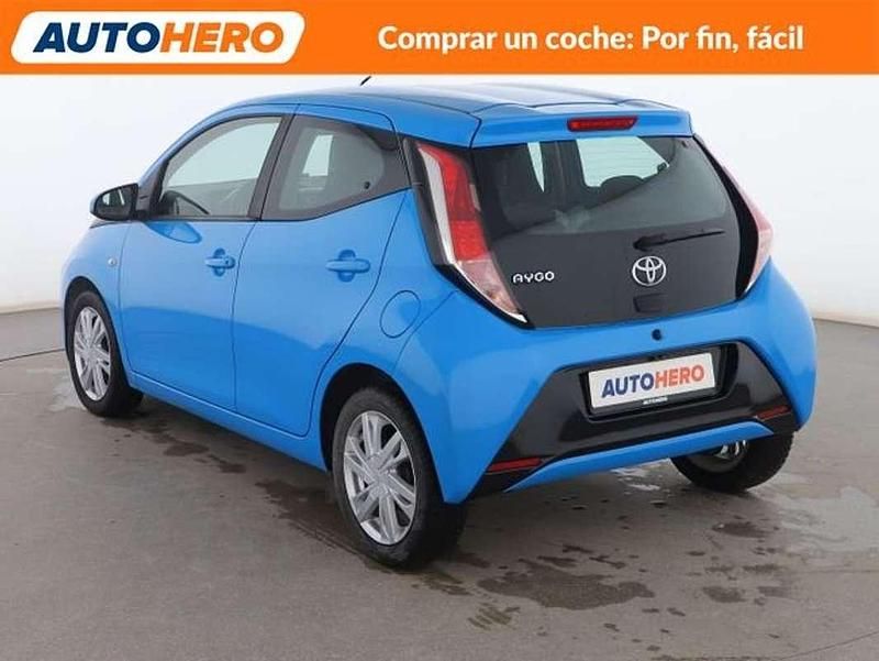 Usado Toyota Aygo X-play 71 CV (52 kW) 2017 Azul Utilitario