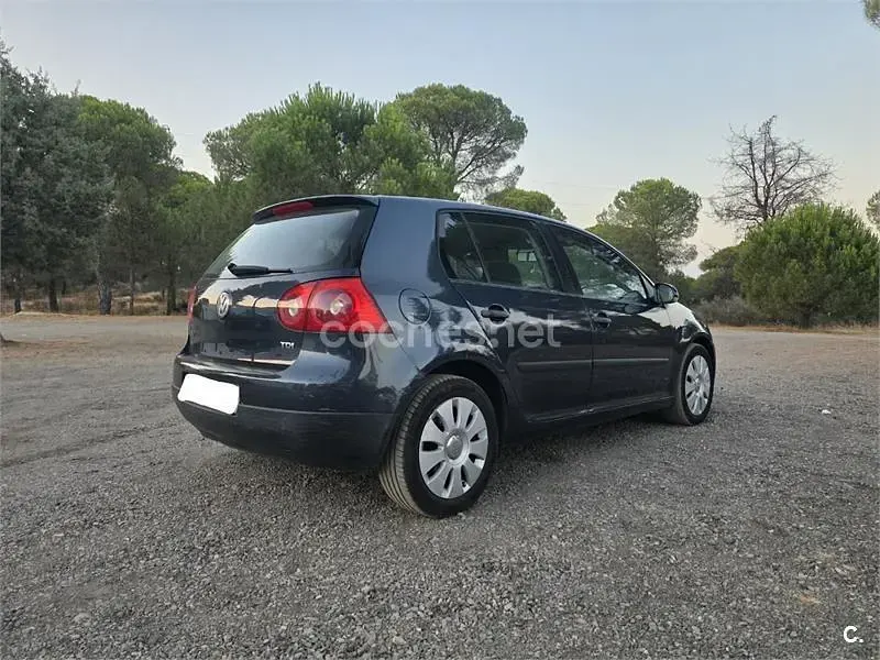 Usado VW Golf IV Trendline 105 CV (77 kW) 2005 Azul Berlina