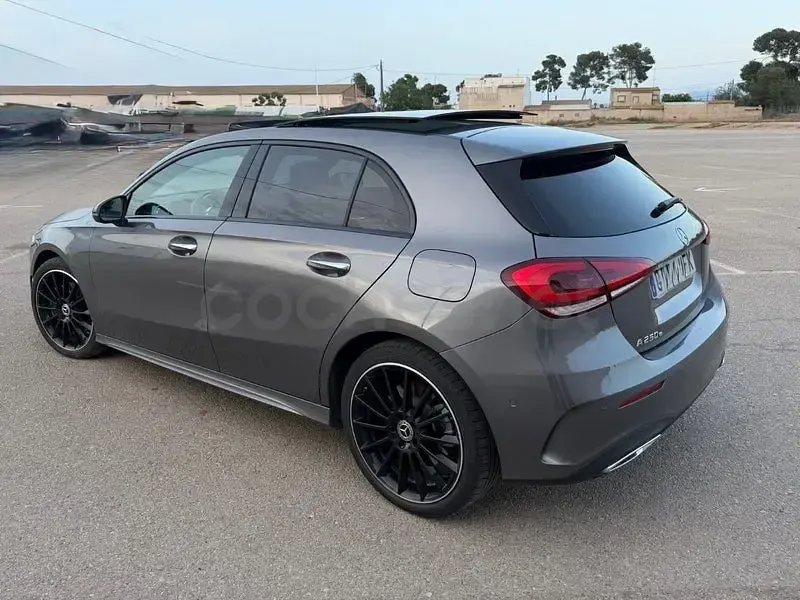 Usado Mercedes A250 218 CV (160 kW) 2023 Gris / plata Berlina