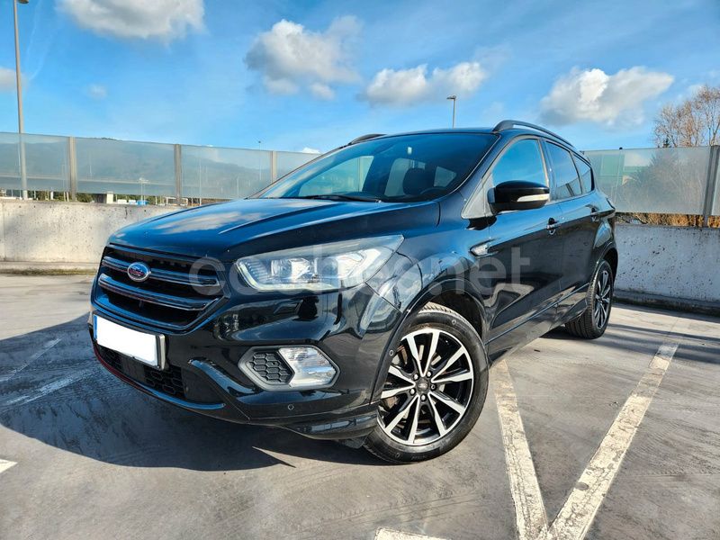 Negro Usado 2019 Ford Kuga ST-Line SUV | 16.490 € (Un poco caro) - Imagen 1/4