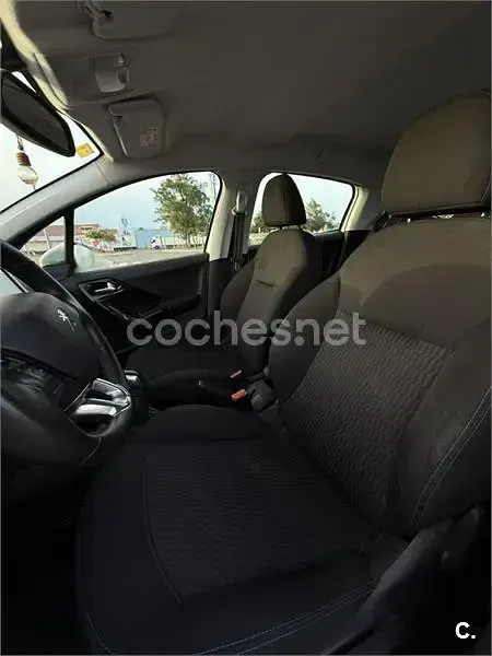 Usado Peugeot 208 Active 82 CV (60 kW) 2018 Blanco Utilitario