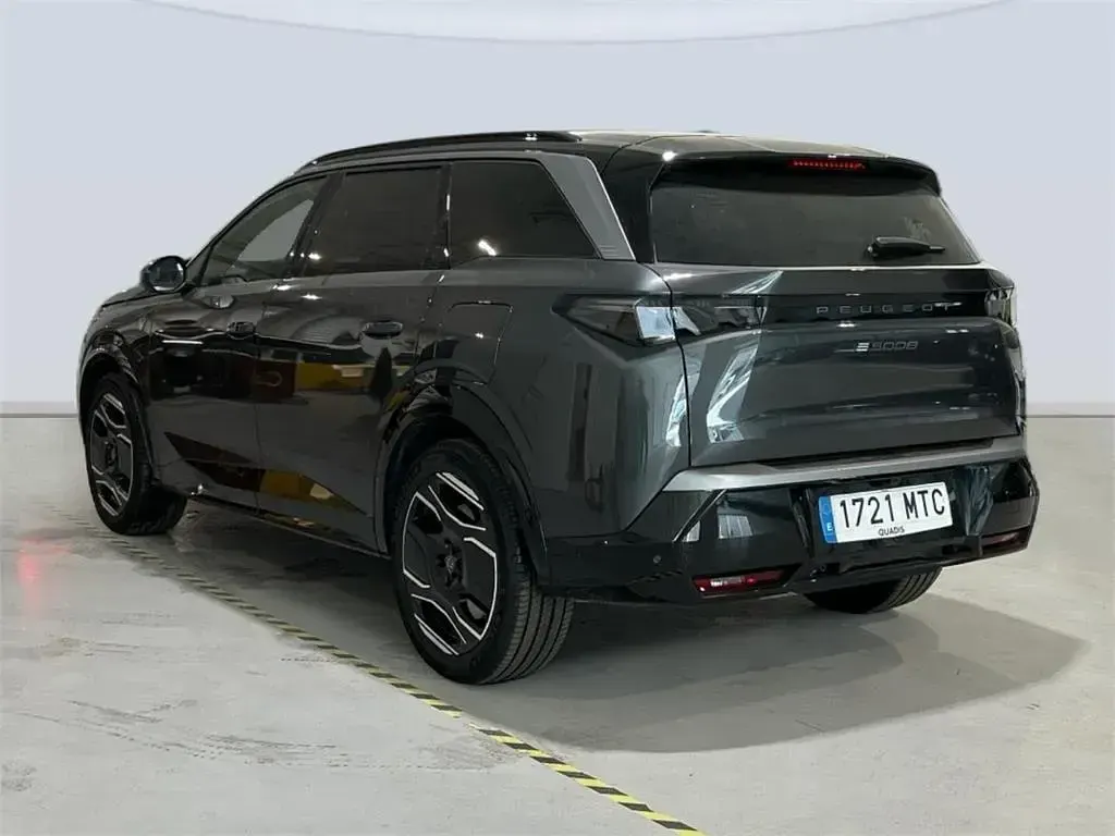 Usado Peugeot e-5008 GT 156 kW (213 CV) 2024 Gris / plata SUV