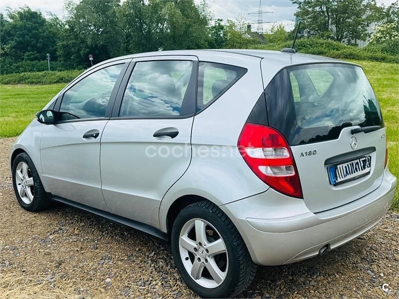 Usado Mercedes A180 Avantgarde 109 CV (80 kW) 2007 Gris / plata Monovolumen