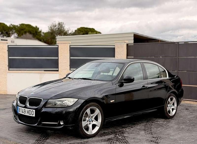 Usado BMW 318 Comfort Edition 143 CV (105 kW) 2011 Negro Berlina