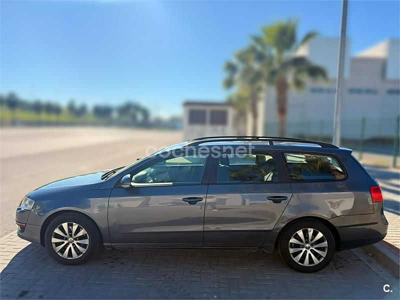 Usado VW Passat Advance 110 CV (80 kW) 2010 Gris / plata Familiar