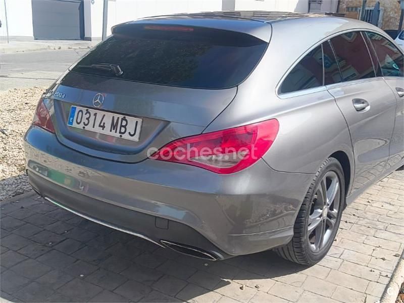 Usado Mercedes CLA200 Shooting Brake 136 CV (100 kW) 2016 Gris / plata Familiar
