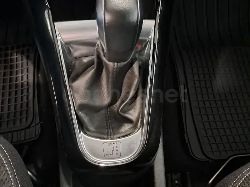 Usado DS Automobiles DS3 So Chic 110 CV (80 kW) 2019 Granate Berlina