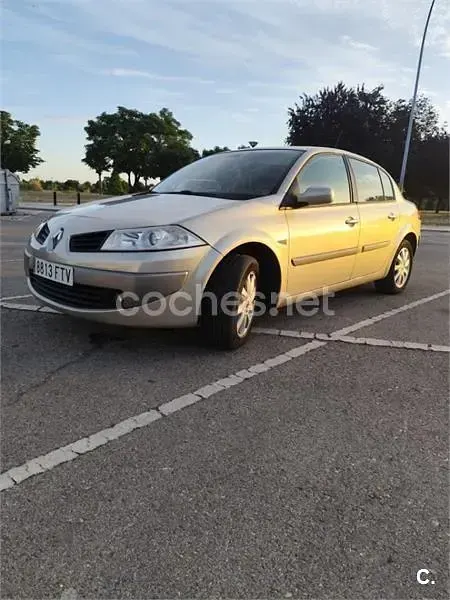 Usado Renault Mégane Dynamique 105 CV (77 kW) 2007 Beige Berlina