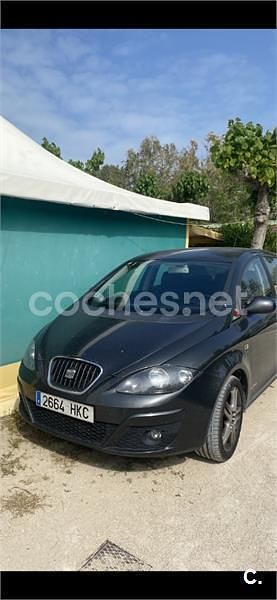 Usado Seat Altea Style 125 CV (91 kW) 2012 Negro Monovolumen