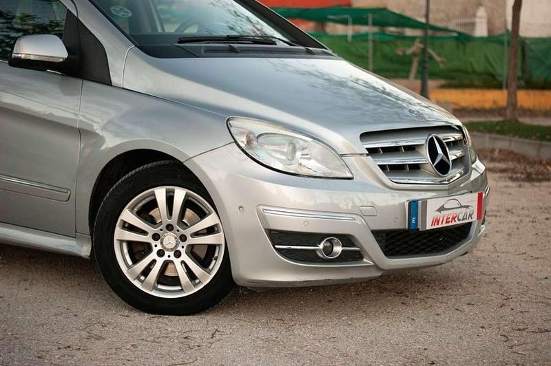 Begagnad Mercedes B180 109 HK (80 kW) 2010 Grå Minibuss