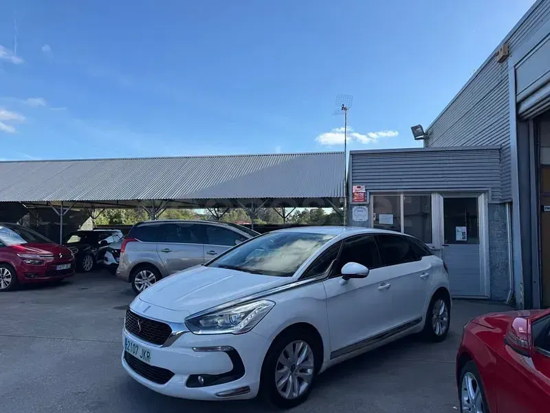 Usado Citroën DS5 Style 120 CV (88 kW) 2015 Blanco Utilitario