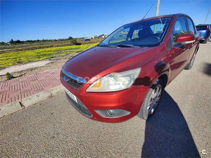 Usado Ford Focus Trend 100 CV (73 kW) 2008 Rojo Berlina