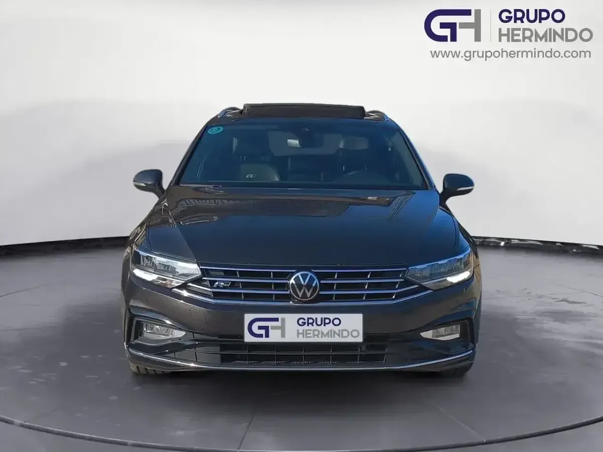 Usado VW Passat R-line 150 CV (110 kW) 2022 Negro Familiar