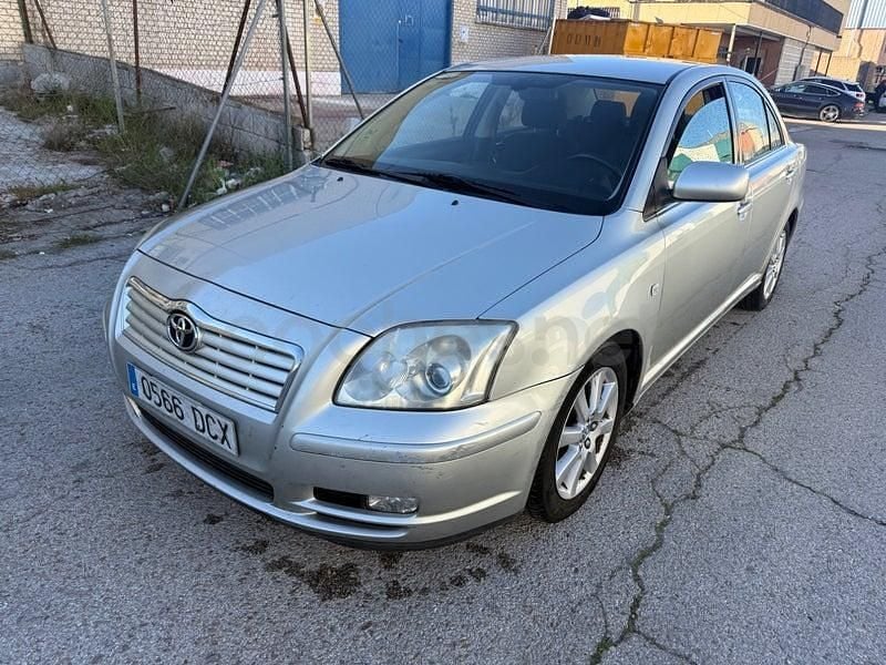 Usado Toyota Avensis Sol 129 CV (94 kW) 2005 Gris / plata Berlina