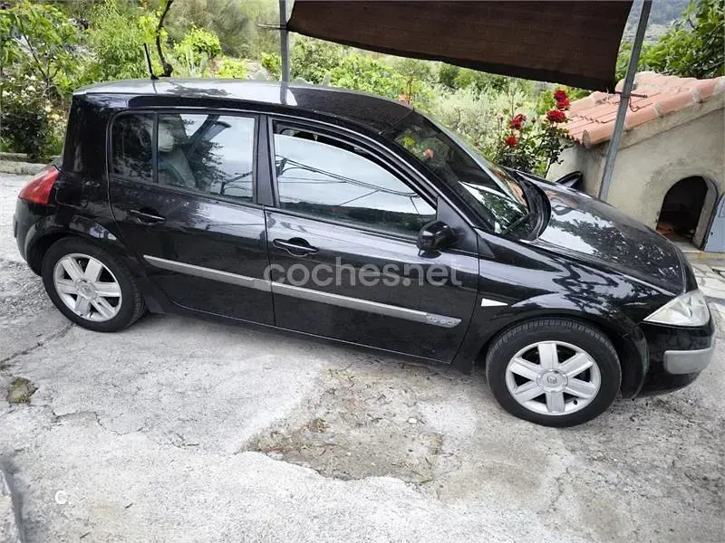 Usado Renault Mégane Dynamique 120 CV (88 kW) 2005 Negro Berlina