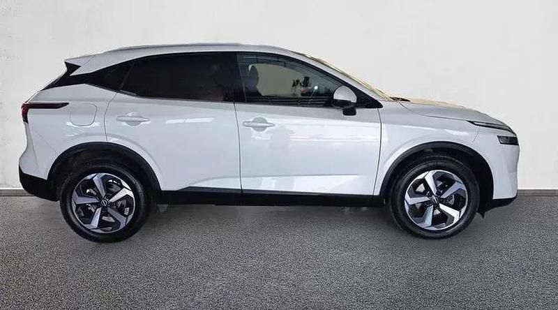 Usado Nissan Qashqai N-Connecta 158 CV (116 kW) 2022 Lunar white con techo midnight SUV