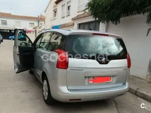 Usado Peugeot 5008 110 CV (80 kW) 2009 Gris / plata Monovolumen