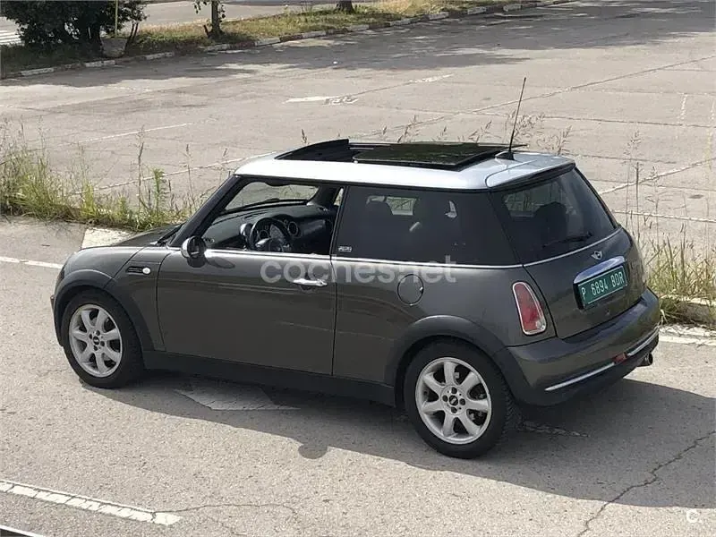 Usado Mini Cooper 116 CV (85 kW) 2006 Gris / plata Utilitario