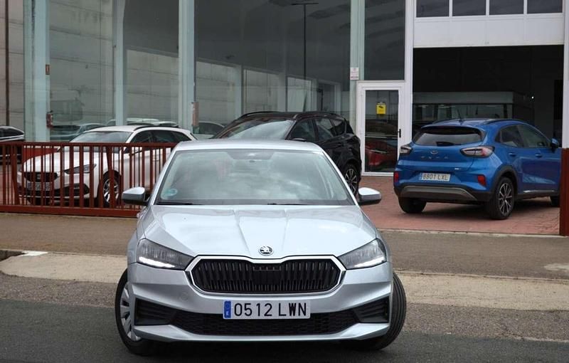 Usado Skoda Fabia Active 80 CV (58 kW) 2022 Gris / plata Utilitario