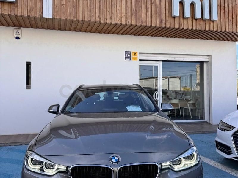 Usado BMW 318 150 CV (110 kW) 2019 Gris / plata Familiar
