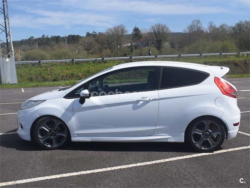 Usado Ford Fiesta Sport 100 CV (73 kW) 2008 Blanco Utilitario