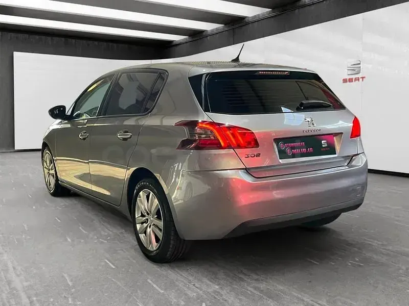 Usado Peugeot 308 Active 120 CV (88 kW) 2017 Gris / plata Berlina