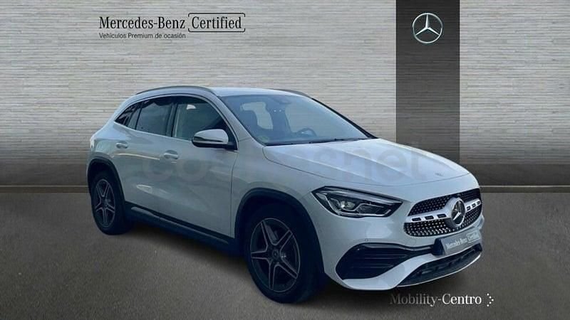 Usado Mercedes GLA200 AMG line 150 CV (110 kW) 2022 Digital white  metallic paint SUV