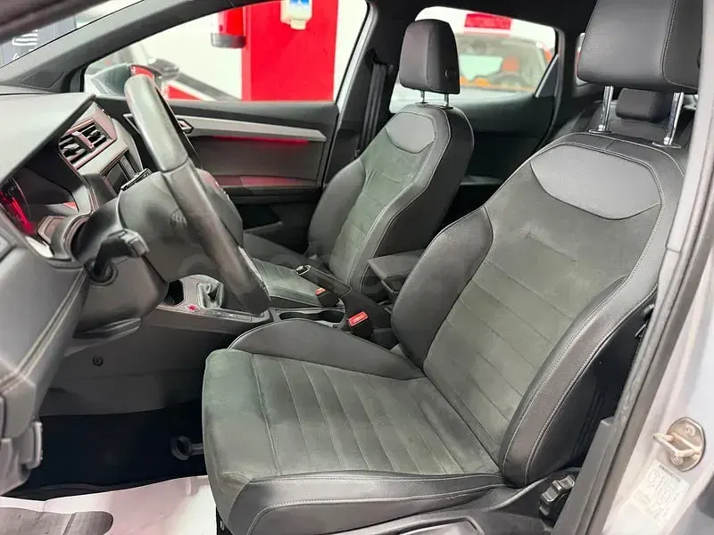 Usado Seat Ibiza XCELLENCE 95 CV (69 kW) 2019 Gris / plata Utilitario