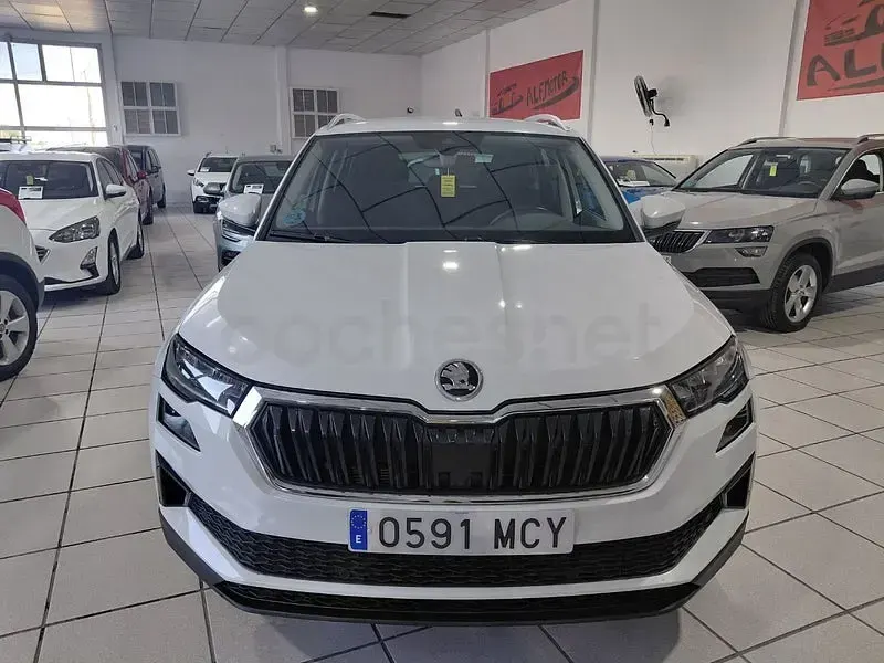 Usado Skoda Karoq Ambition 150 CV (110 kW) 2022 Blanco SUV