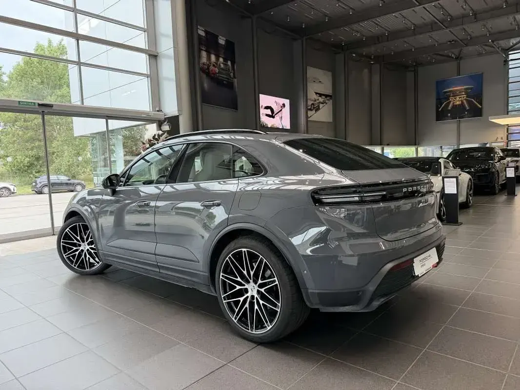 Usado Porsche Macan 300 kW (408 CV) 2025 Gris SUV