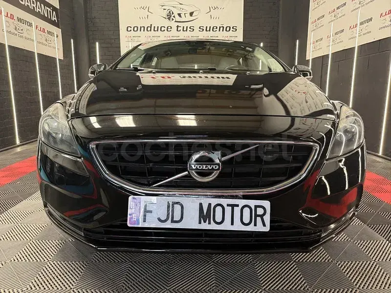 Usado Volvo V40 Kinetic 120 CV (88 kW) 2017 Negro Berlina