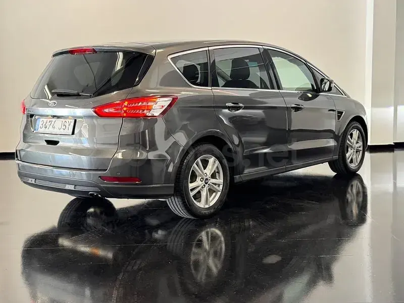 Usado Ford S-MAX Titanium 160 CV (117 kW) 2016 Gris / plata Monovolumen