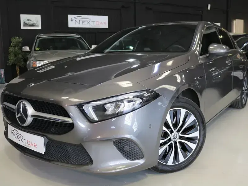 Usado Mercedes A250 218 CV (160 kW) 2020 Gris / plata Berlina