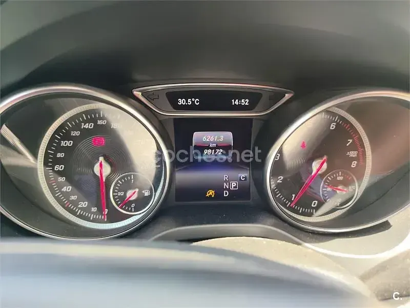 Usado Mercedes CLA200 156 CV (114 kW) 2018 Gris / plata Coupe