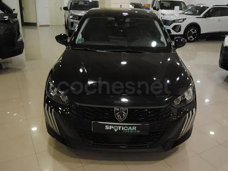 Usado Peugeot 208 Allure 100 CV (73 kW) 2025 Negro Utilitario