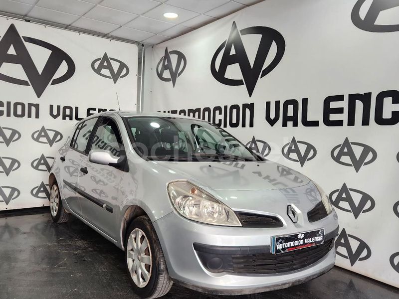 Gris / plata Usado 2005 Renault Clio II Berlina | 1999 € (Precio justo) - Imagen 1/4