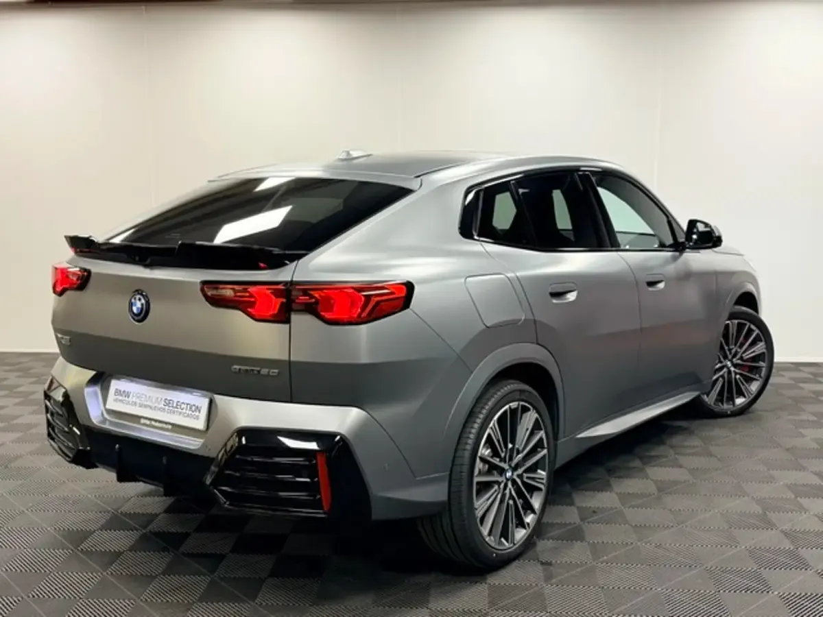 Usado BMW iX2 Comfort Edition 150 kW (204 CV) 2026 Gris SUV