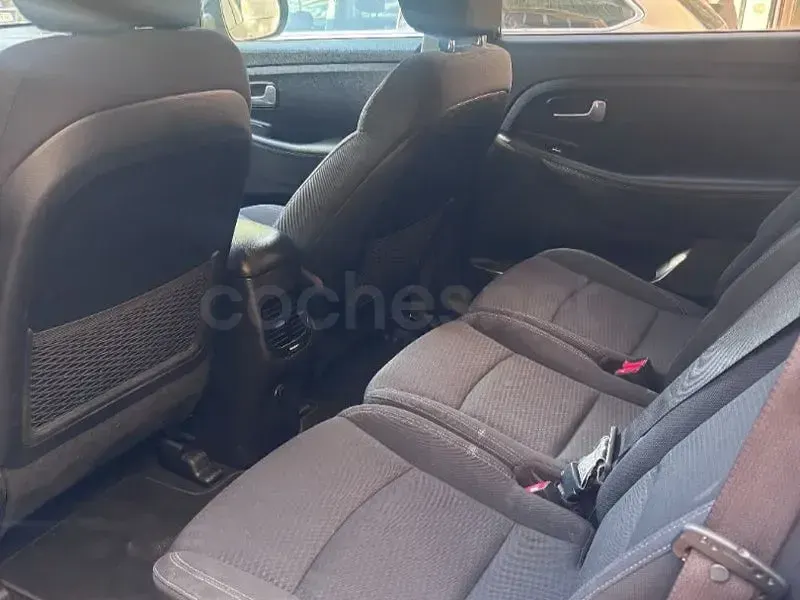 Usado Kia Carens 135 CV (99 kW) 2017 Verde Monovolumen