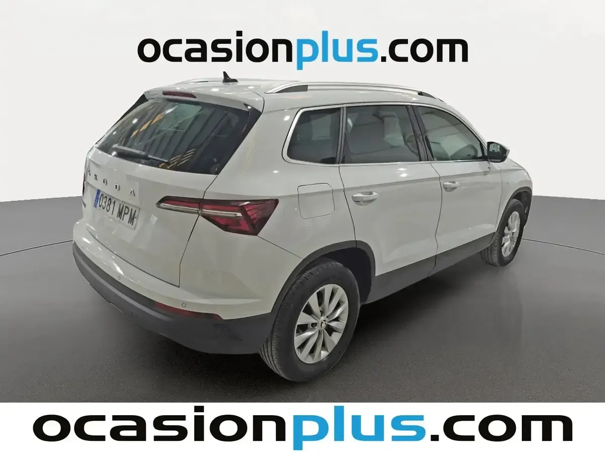 Usado Skoda Karoq Selection 115 CV (84 kW) 2024 Blanco SUV