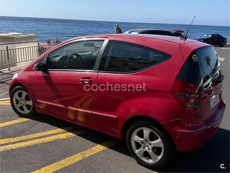 Usado Mercedes A180 Elegance 109 CV (80 kW) 2005 Rojo Monovolumen
