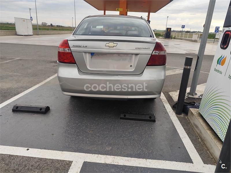 Usado Chevrolet Aveo LS 100 CV (73 kW) 2008 Gris / plata Berlina