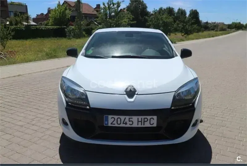 Usado Renault Mégane III Dynamique 115 CV (84 kW) 2013 Blanco Berlina