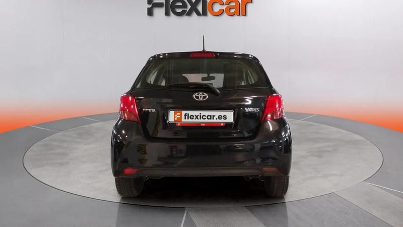 Usado Toyota Yaris Active 69 CV (50 kW) 2016 Negro Utilitario